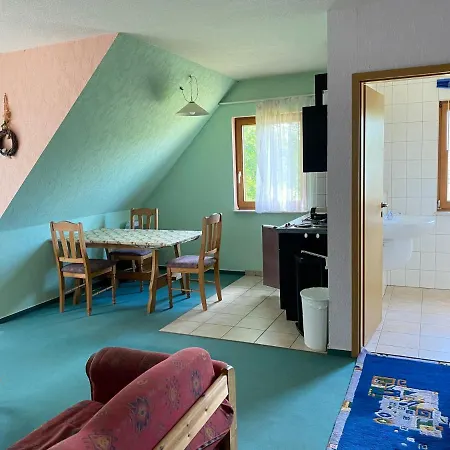 Zum Zeesenboot 8 Pruchten